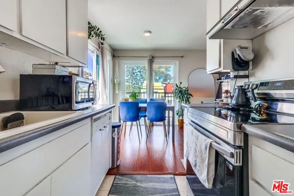 3734 S Canfield Avenue 331, Los Angeles, California 90034 home-pic-23